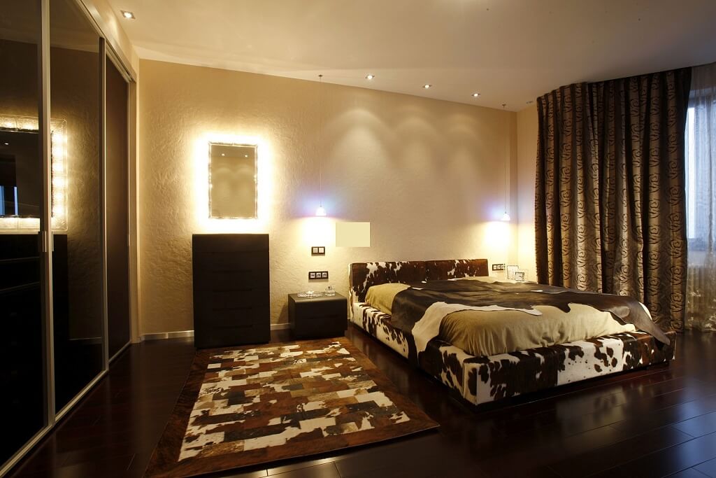 светильники над кроватью в спальне фото